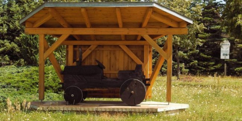 Jak vyrobit dřevěný baldachýn v zemi vlastníma rukama